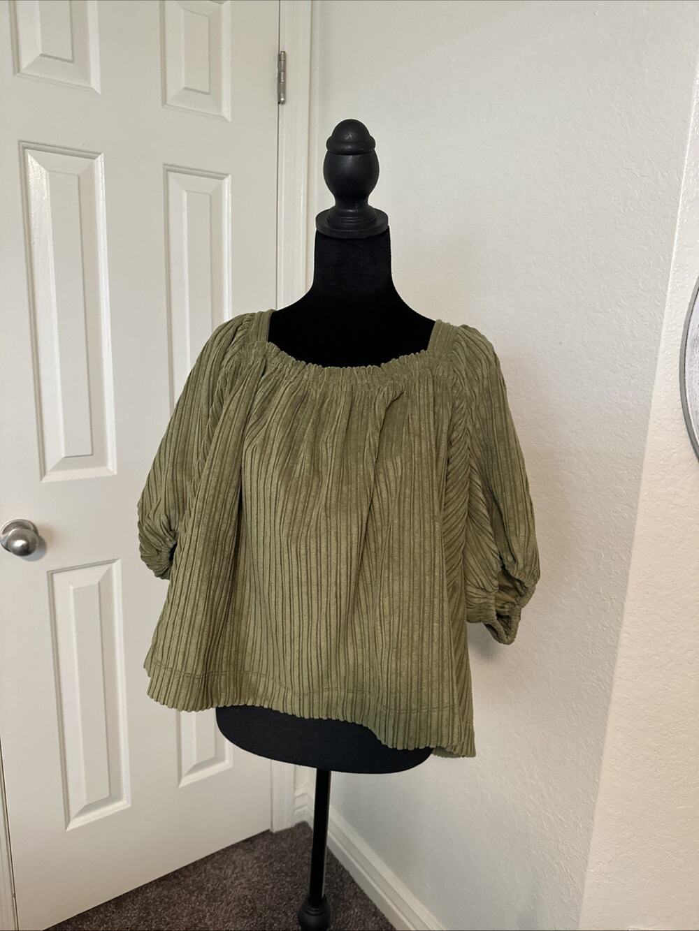 Free People Women’s Puffed Sleeved Green Velvet Ribbed A-line Blousy Top Small